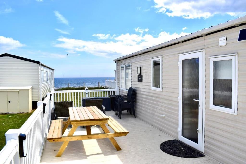 New Sea View Platinum Caravan With Huge Decking 泰恩河畔纽卡斯尔 外观 照片